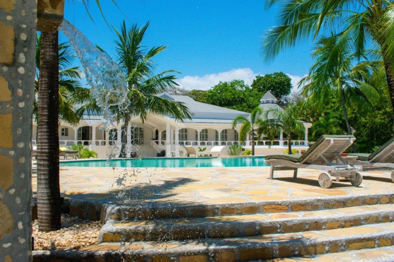 Zumzum Beach House Bed & Breakfast Kinondo Exterior photo