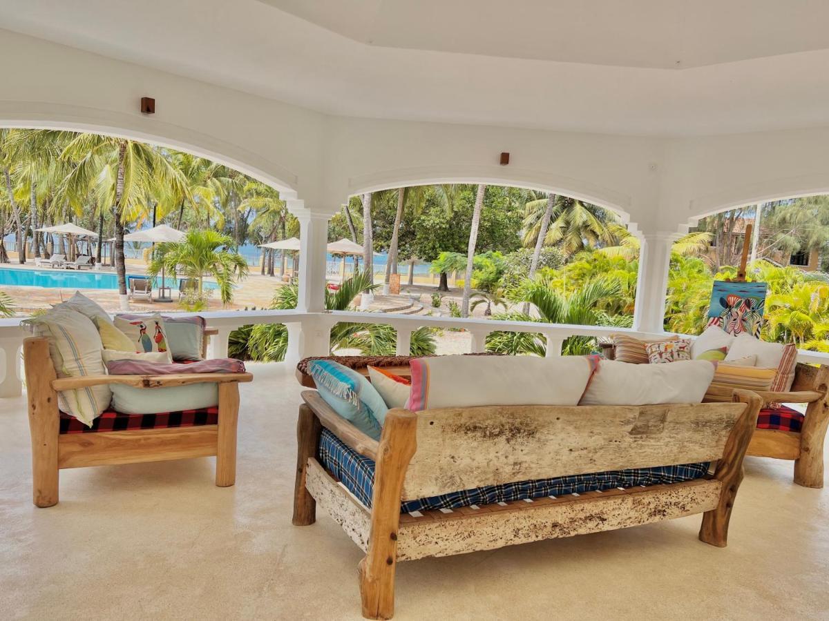 Zumzum Beach House Bed & Breakfast Kinondo Exterior photo