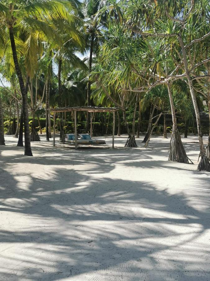 Zumzum Beach House Bed & Breakfast Kinondo Exterior photo