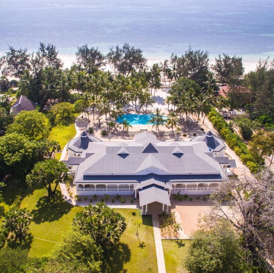 Zumzum Beach House Bed & Breakfast Kinondo Exterior photo