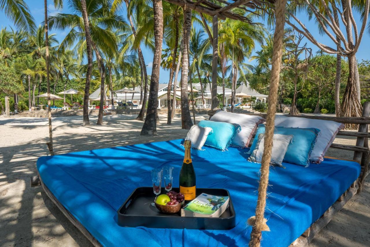 Zumzum Beach House Bed & Breakfast Kinondo Exterior photo