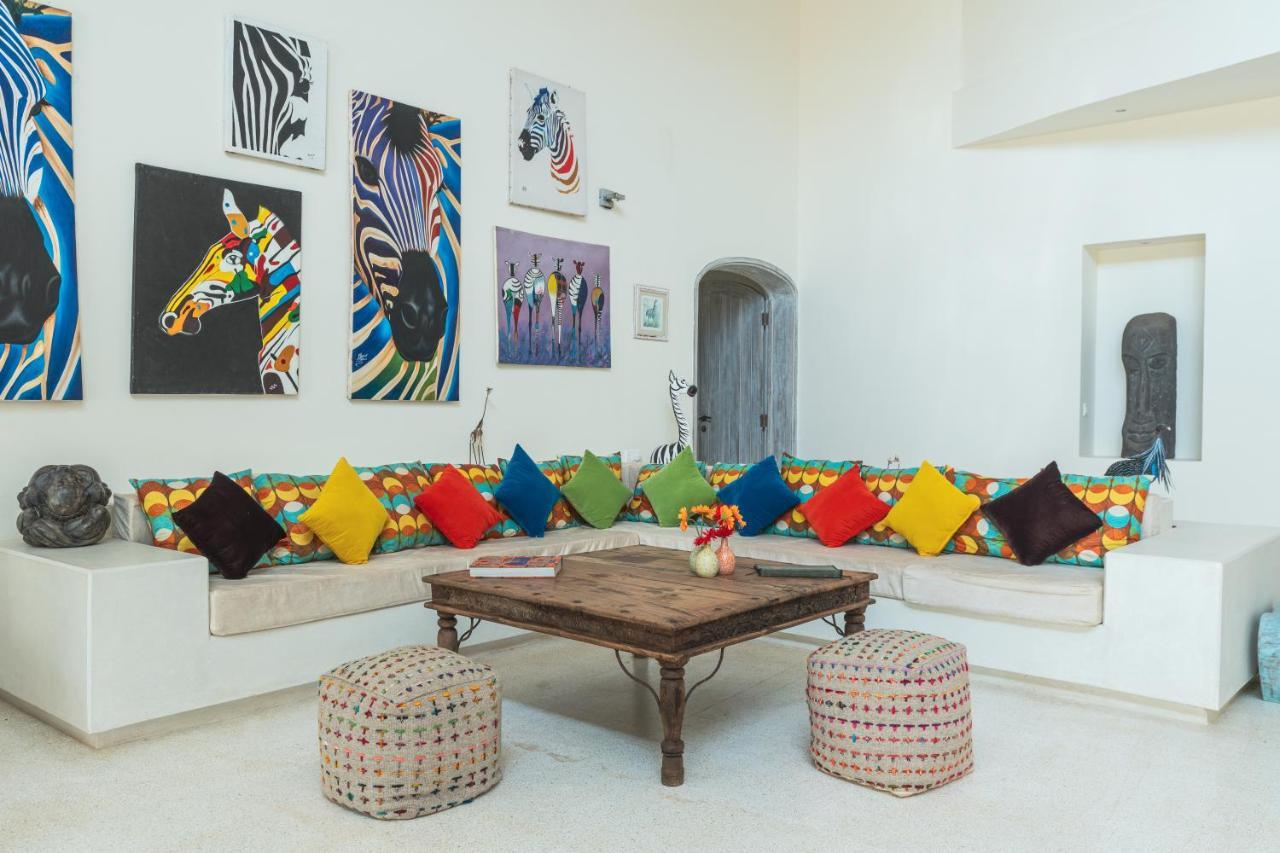 Zumzum Beach House Bed & Breakfast Kinondo Exterior photo