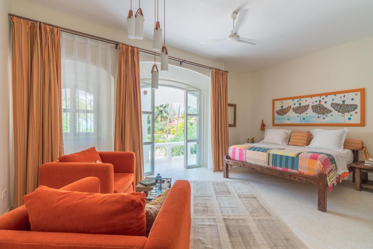 Zumzum Beach House Bed & Breakfast Kinondo Exterior photo
